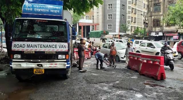 Road damage pothole complaint captured through Parivartan citizen reporting workflow with location-aware coordinates